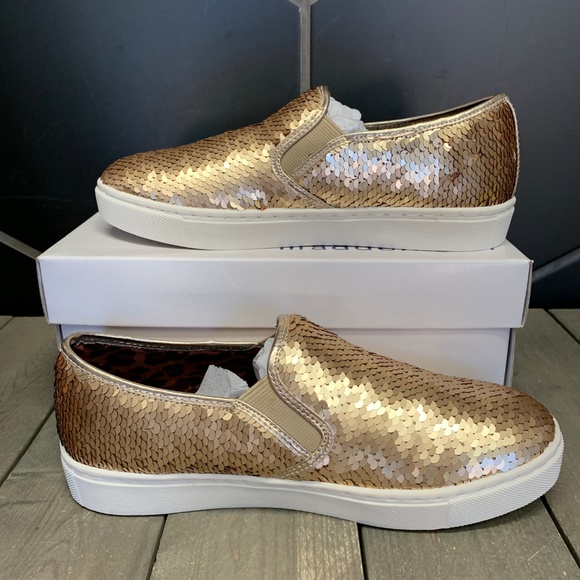 Madden Girl Lovin Champagne Gold Slip Ons Youth - Picture 2 of 6